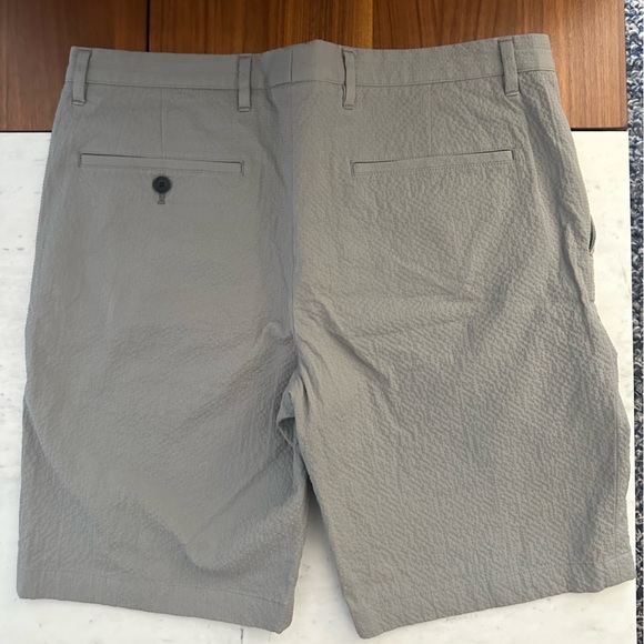 Theory Men’s Shorts - Picture 3 of 6